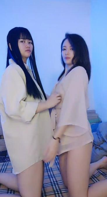气质御姐真实女同秀  展示女女怎么做爱  多毛骚逼交叉姿势磨蹭  翘起美臀69姿势互舔  手指扣入也很爽  磨豆腐一起缠