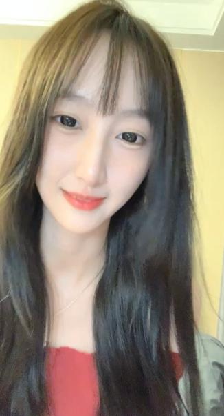 【撸点极高】九分超高颜值19岁美少女  偶像明星级别颜值 吊打各路网红  刚发育好的奶子最可口 收益榜日入好几千
