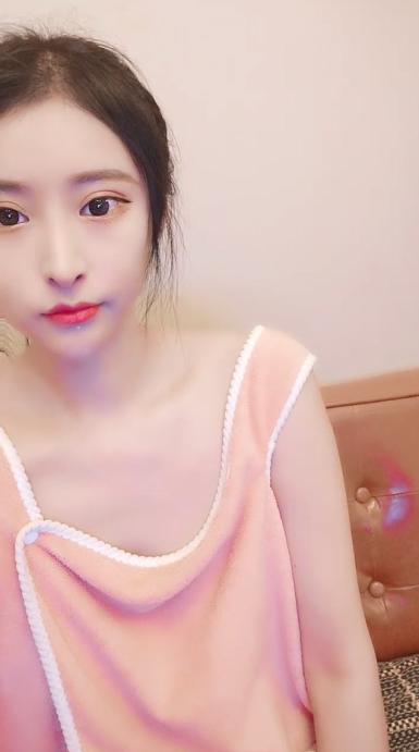 人气女神  --雾甜妮妮--  紫薇喷水  长得挺甜  好想舔舔  把她的骚水全喝完  高潮连续好几次  叫声太淫荡了