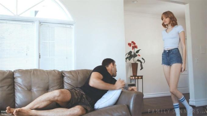 经过一番手段终于把性感高挑妹妹搞到手，猛力揉搓舔吸，妹妹呻吟销魂大长腿紧紧缠绕真爽大力抽插操逼