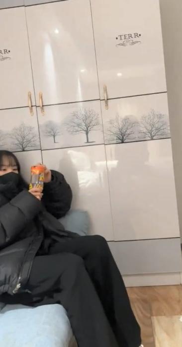 21岁大学生，D罩杯美乳是今夜最大惊喜，无套啪啪，后入翘臀，这小骚逼看来没少被男朋友干啊