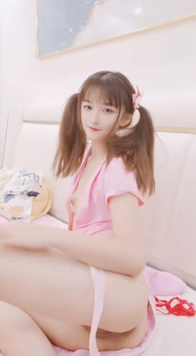 小虎牙00后嫩妹今日首播  一线无毛白虎馒头逼  炮击抽插小穴  和闺蜜鱼缸湿身诱惑  翘起双腿猛扣粉穴  闺蜜也来秀一下