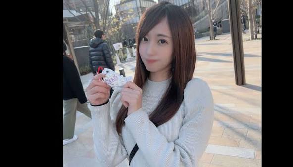 极品乖巧美少女被猛干时爱液狂喷淫叫连连眼神淫荡 害羞潮吹高敏感淫乱骚货连中出两次！