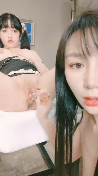 高颜值姐妹花 互舔白虎多汁美鲍 鲜滑可口 刑具大开M腿棒插嫩穴 水晶棒玩弄后庭女女太快乐了