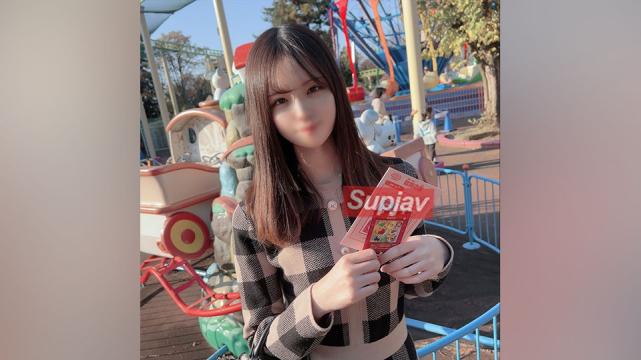 童颜女孩摩天轮公开自慰强迫，连续2次中出