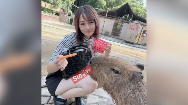 娇小可爱女大学生森林野外口射，密室2次中出