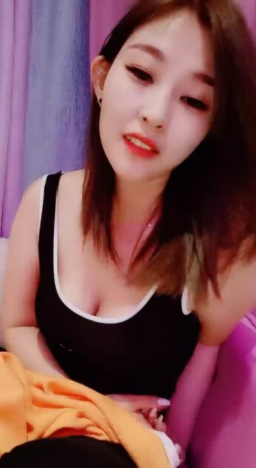 风情乳娘--美柚儿度。❤️ 手感如酸奶般美味的乳房，软软又饱满的大胸，69，骑乘上位，做爱娇喘思春好豪迈！