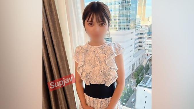 笑容可爱的小学家政老师，白皙丝袜美腿诱惑大量内射！-4