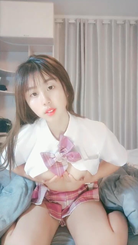 蜜臀少女❤️JK美少女，无套和炮友各种体位做爱，大美臀，后入、女上位都骚叫的不行，最后内射爽歪歪！