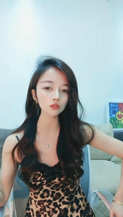万人迷--一库❤️：想要我吗，你想要我吗，迷人的小妖精灵魂发问，这么骚谁不想要，呻吟踢太骚了。一晚上就能榨干你的肾！