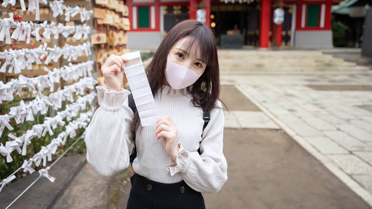 初拍 纤细女友照护父母疲惫自暴自弃，密室中出