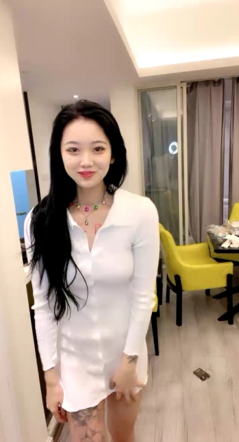 独乳风骚--诺宝宝❤️我不插屄的，我给你们跳舞好不好，舞感十足，跳得好嗨，和她做一次爱真是犹如神仙附体！