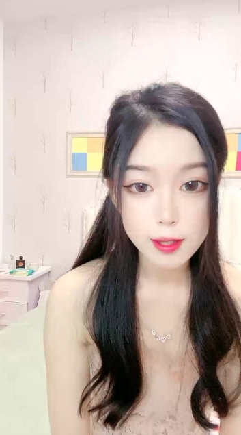 气质校花--鲜奶桃桃❤️极品养眼妹子大秀，揉奶、鲍鱼掰开展现，震粉嫩，尽情撸就完了！