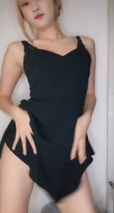七彩主播--月光女神❤️金发美女，舞技依旧，风骚诱惑的很~无套啪啪狂干，差点整内射 啪怀孕！
