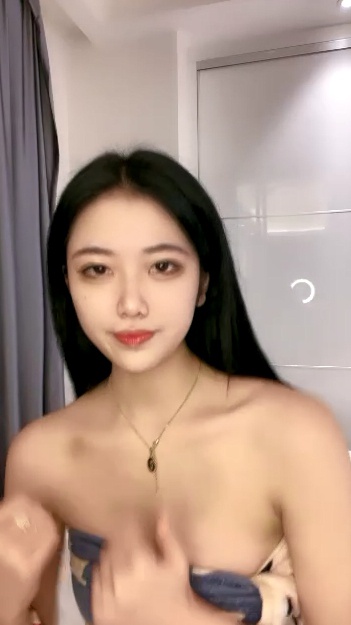 校园女神--诺宝无敌❤️不要对我打飞机哈哈哈哈，说得真搞笑，你又美又骚，肉棒自慰高潮到瘫痪，谁能忍得住！