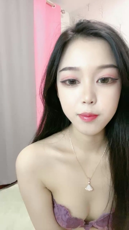 大眼网红脸女神，超级模特身材全裸自慰，热舞掰穴自慰