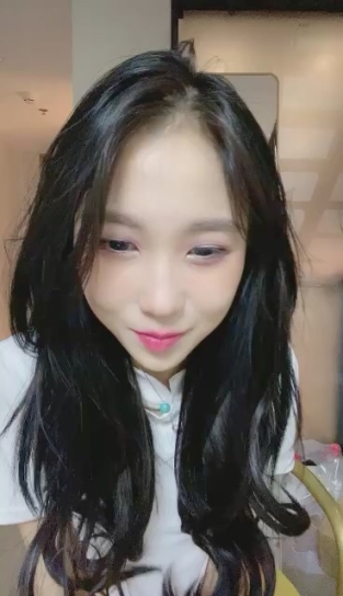 长发苗条女友被暴力打桩超级刺激，先洗澡再到床上超多姿势做爱，叫声销魂